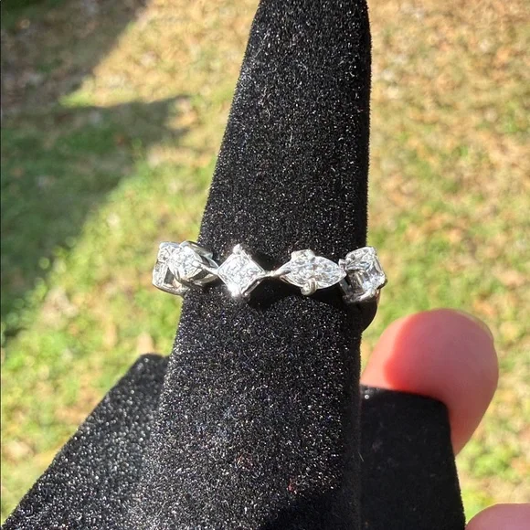 Elegant 925 Sterling Silver Diamond Ring - Picture 2 of 12